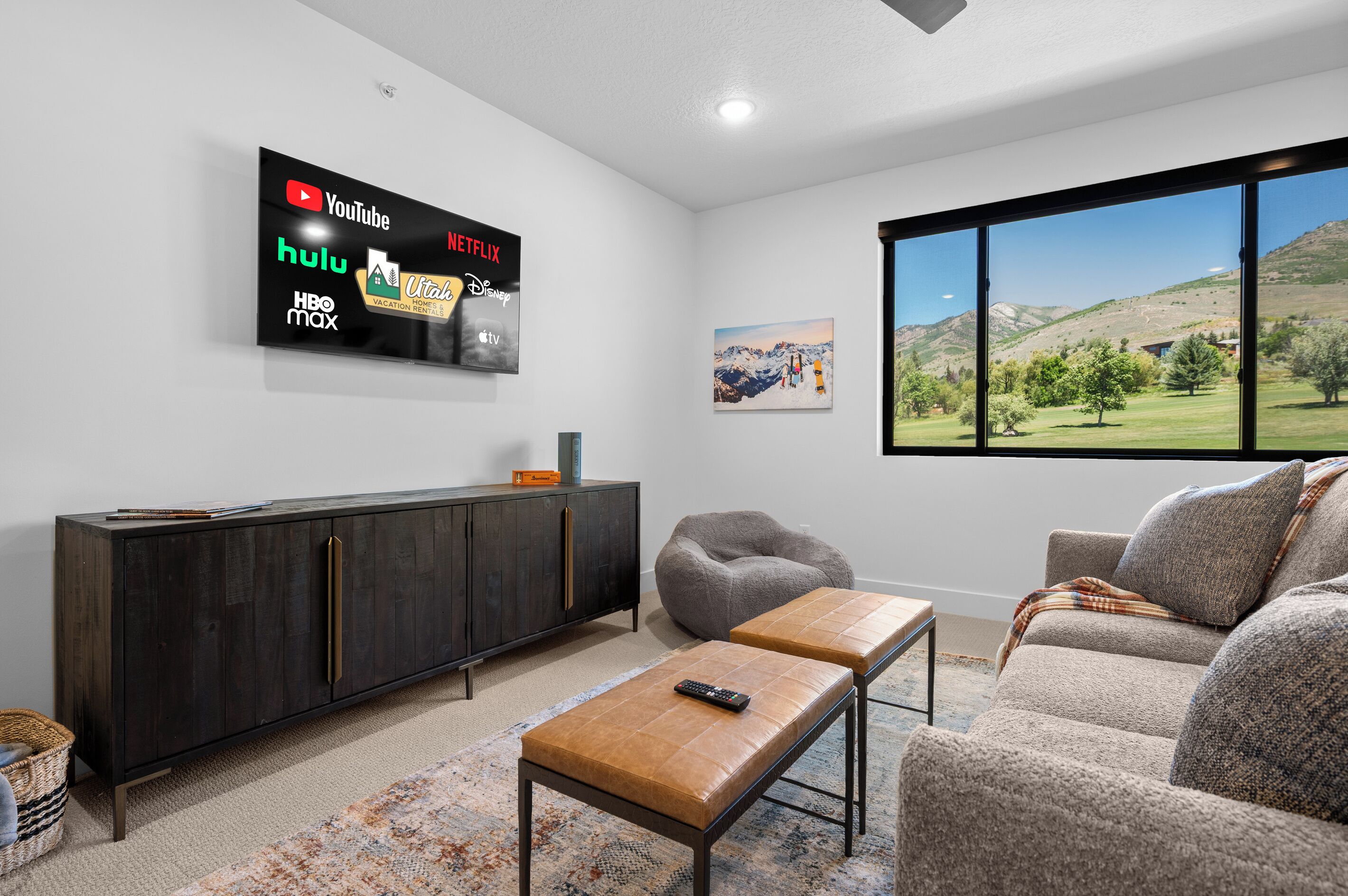 Smart TV, fireplace