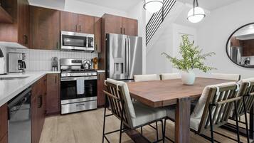 Coffee/tea maker, fridge, microwave, oven