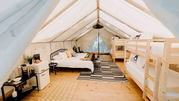 1 bedroom, desk, WiFi, bed sheets