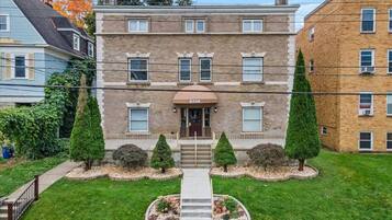 Welcome to your home away from home—a charming property offering comfort, convenience, and a memorable stay.