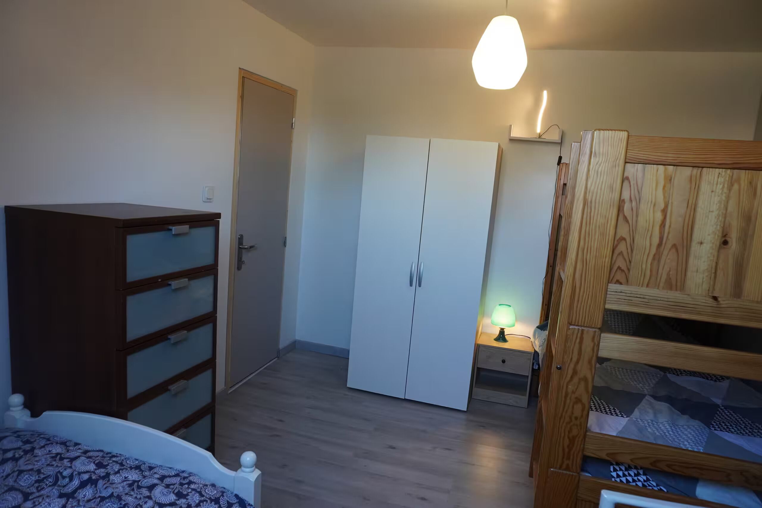 Reisekinderbett, kostenloses WLAN, Bettwäsche