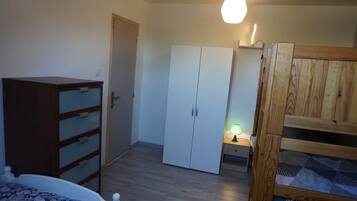 Reisekinderbett, kostenloses WLAN, Bettwäsche