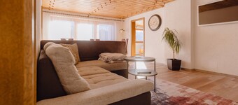 Appartement 'Hus Obergrecht' avec vue sur la montagne, balcon et Wi-Fi