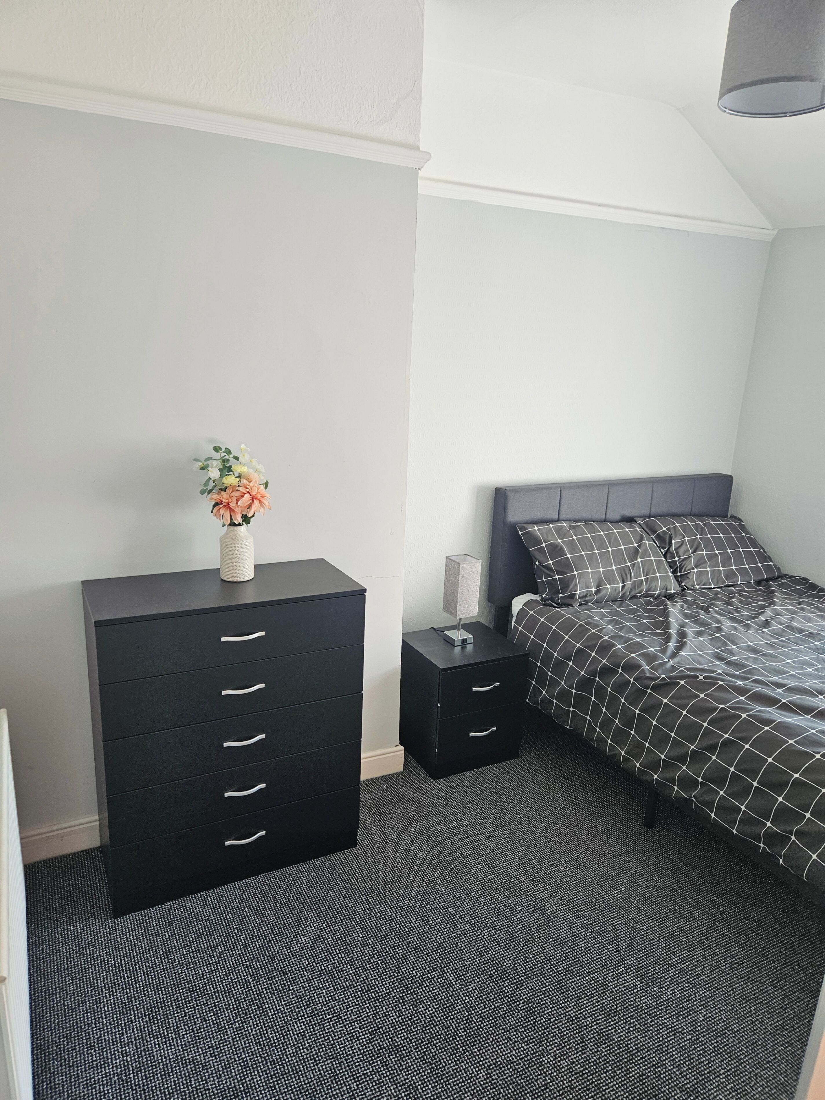 3 bedrooms, bed sheets