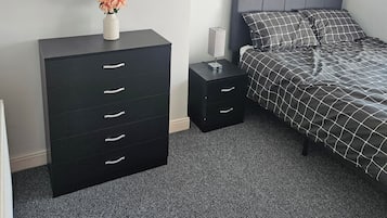 3 bedrooms, bed sheets