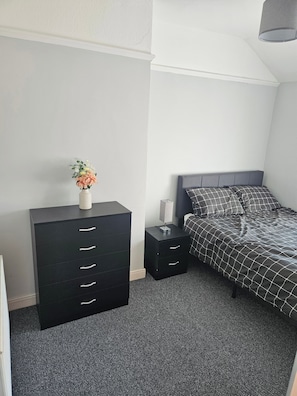 3 bedrooms, bed sheets