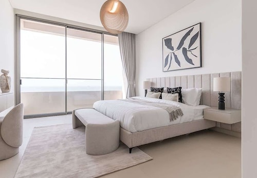 Seaside Hills Apartment W Sea Views & Pool Access