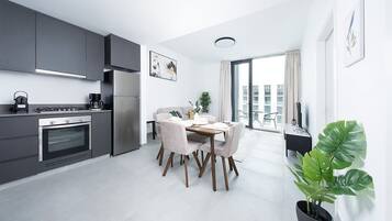 Coffee/tea maker, fridge, microwave, oven