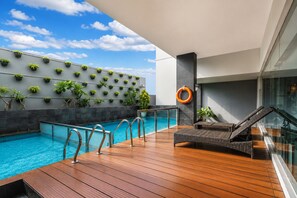 Indoor pool - d'primahotel Malioboro Yogyakarta (Yogyakarta)
