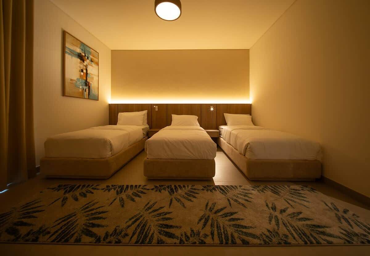 5 bedrooms, iron/ironing board, WiFi, bed sheets