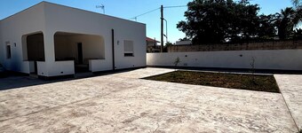 Villa Amurusa | 300 m from the sea, with a veranda, barbecue, and private garden