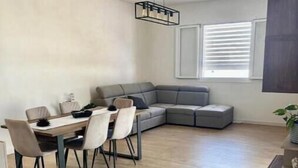 Interior - Villa Amurusa | 300 m from the sea, with a veranda, barbecue, and private garden (Mazara del Vallo)