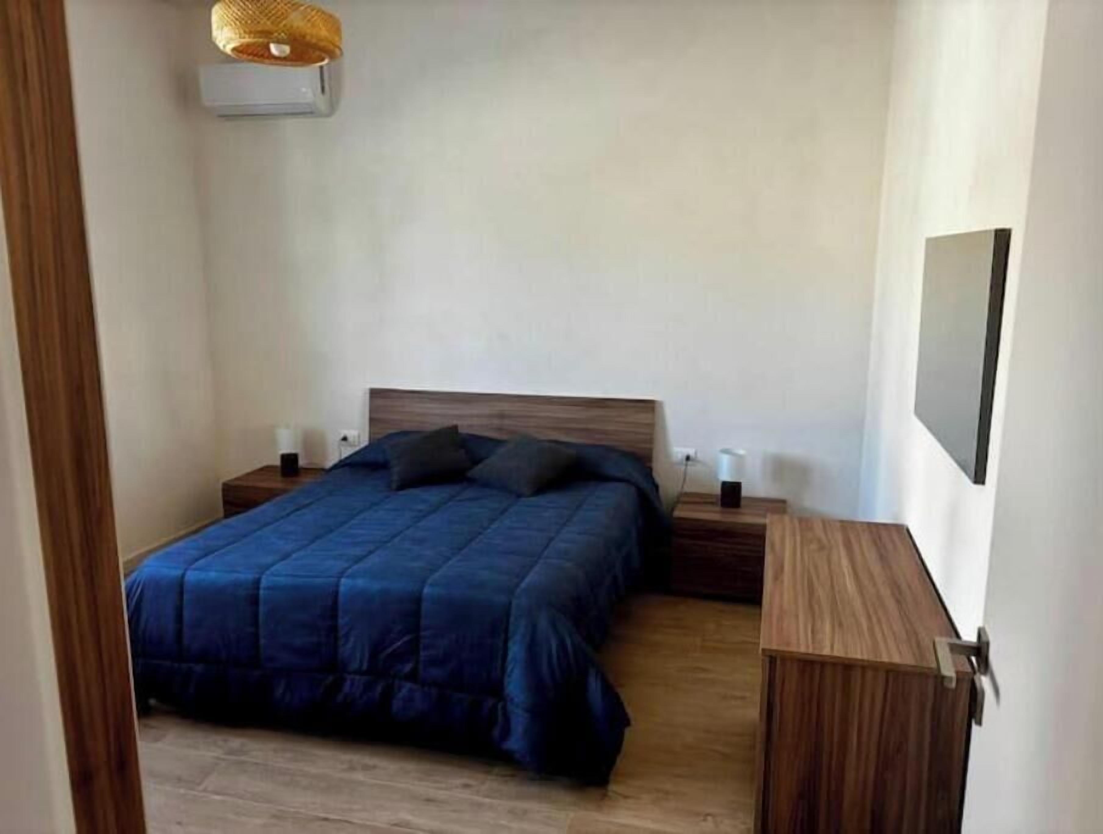 2 habitaciones, tabla de planchar con plancha y wifi gratis 