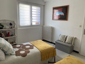 2 bedrooms, iron/ironing board, WiFi, bed sheets