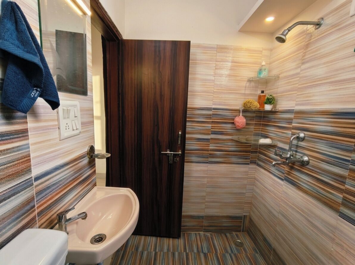 Shower, eco-friendly toiletries, hair dryer, towels