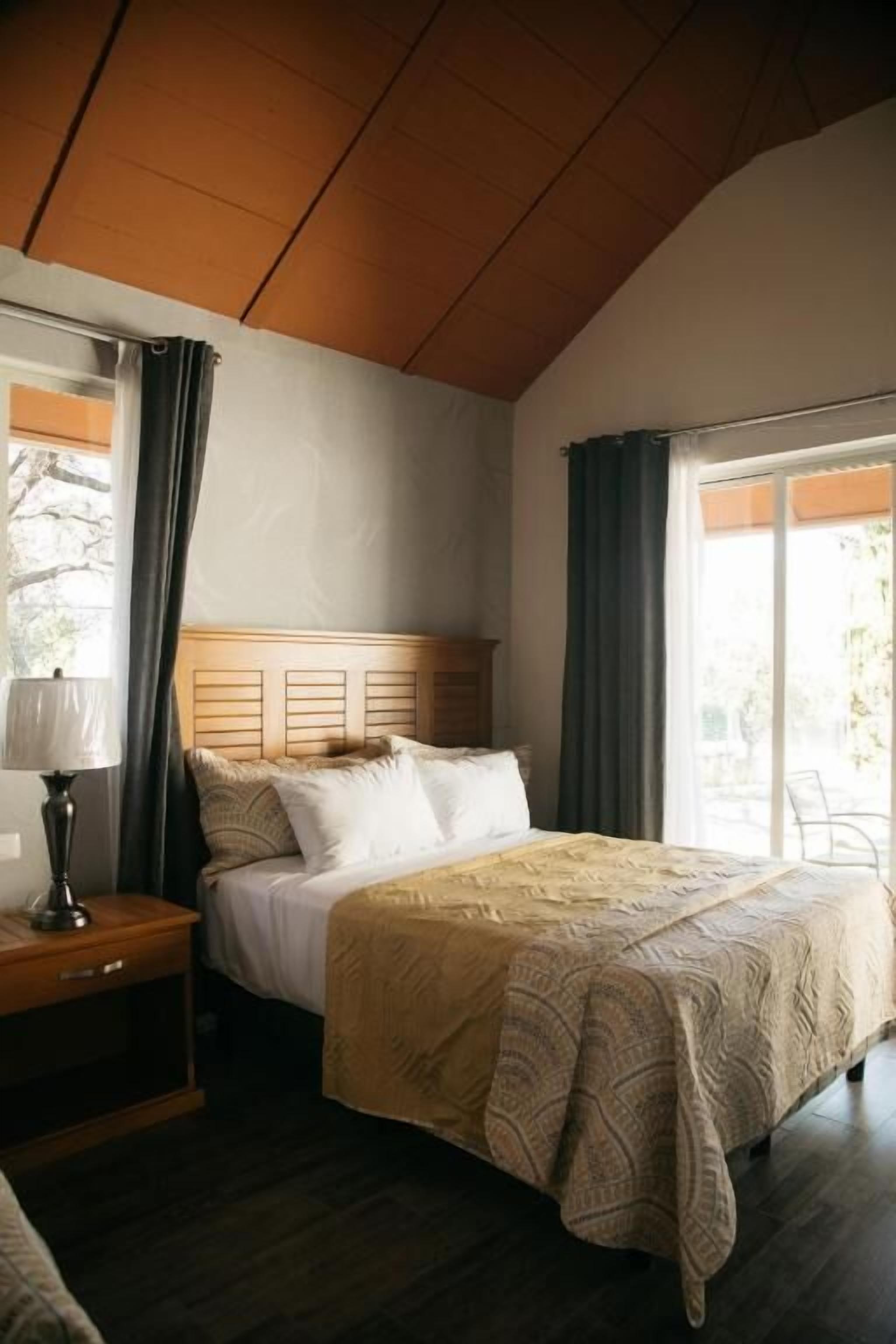 In-room safe, iron/ironing board, free WiFi