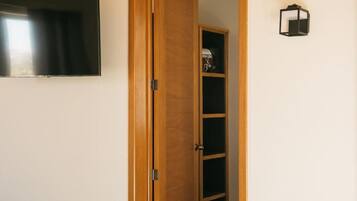 Habitación doble Deluxe, balcón, vista al jardín | Interior