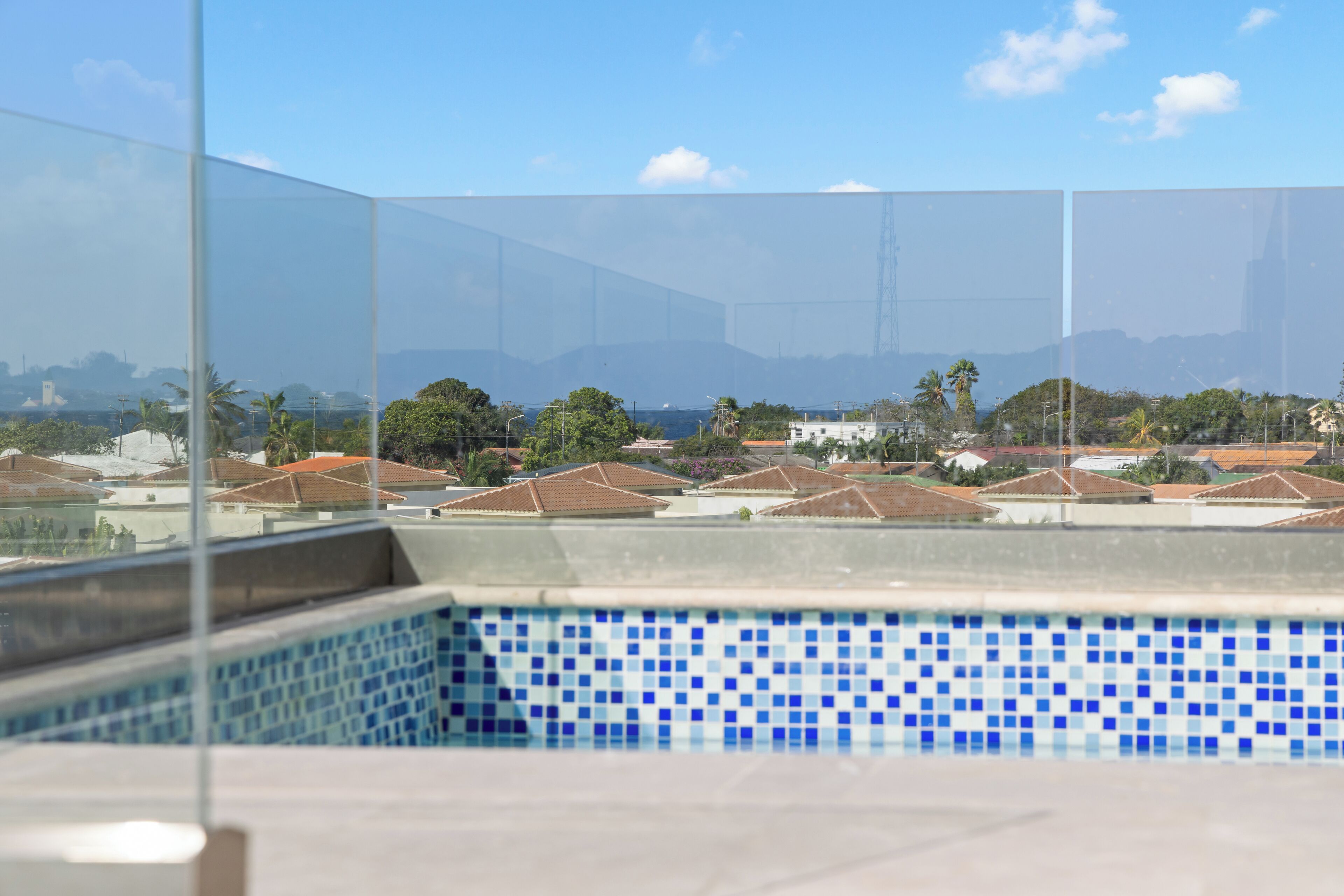 Casa, balcón, vistas al mar | Piscina | Una piscina al aire libre
