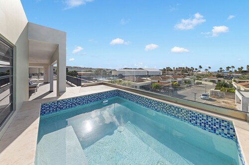 Penthouse Casa James Mambo Beach Jacuzzi