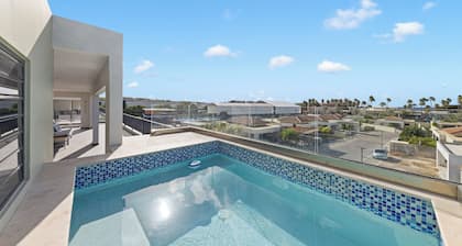 Penthouse Casa James Mambo Beach Jacuzzi