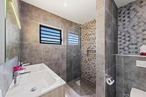House, Balcony, Sea View | Bathroom - Penthouse Casa James Mambo Beach Jacuzzi (Willemstad)