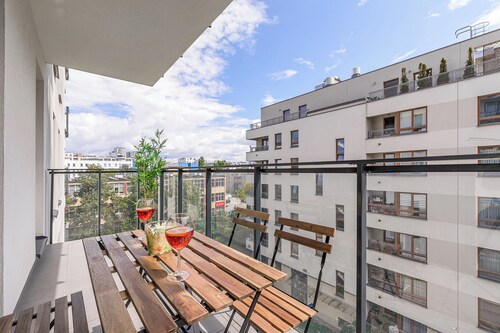 Lumina 3-room apart near Wola Museum