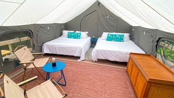 1 bedroom, desk, bed sheets