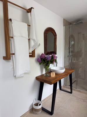 Bathroom - Vrbo Property (Solférino)