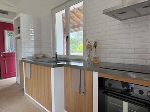 Private kitchen - SOLEO Vacation Home (Solférino)