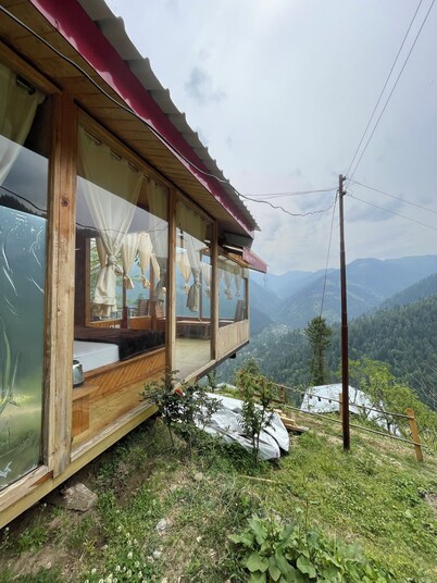 Tranquil 1-bedroom cabin in marvelous Kullu for a cozy stay