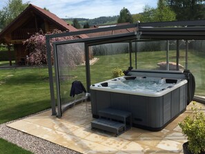 Bain à remous extérieur