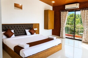 Phòng Deluxe, ban công, quang cảnh hồ | Bàn, truy cập Internet không dây miễn phí