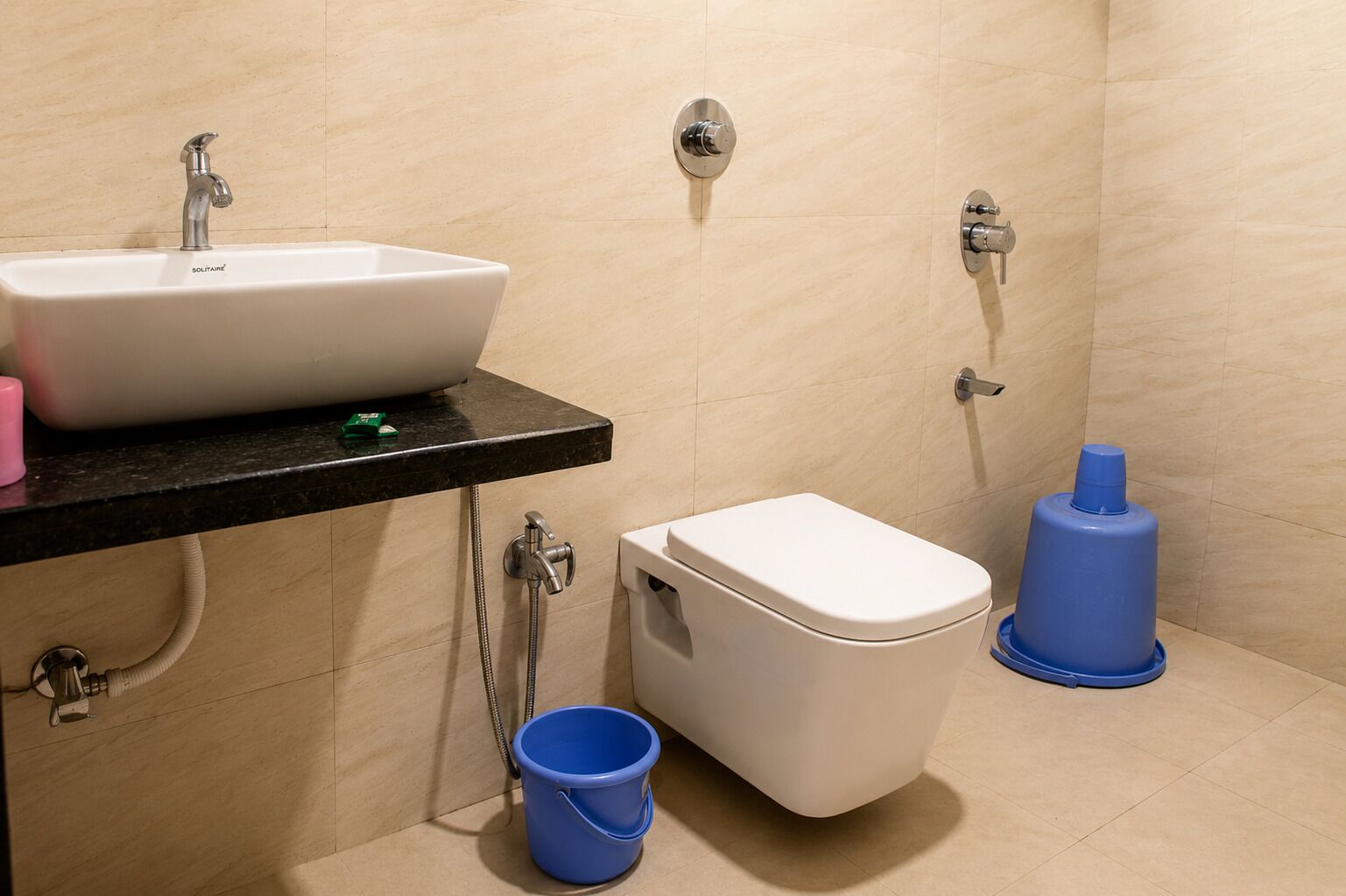 Kamar Deluks, balkon, pemandangan danau | Kamar mandi | Shower, perlengkapan mandi gratis, handuk, dan sabun