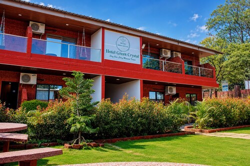 Hotel green crystal