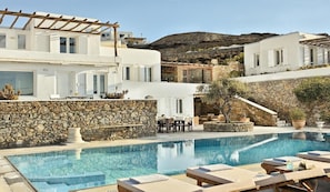 Villa, vista al mar | Alberca | Alberca al aire libre por temporada 