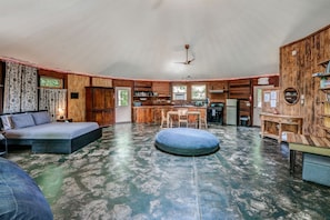 Living area - Unique Woodland Yurt with Fire Pit in Talking Rock, Georgia (Pickens County)