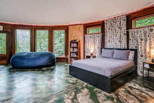 Unique Woodland Yurt with Fire Pit in Talking Rock, Georgia