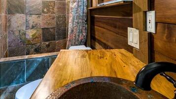 Towels, soap, shampoo, toilet paper