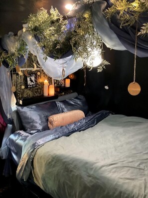 Room - Cozy RV Retreat with Fire Pit and Outdoor Deck in Hopkins, South Carolina (Hopkins)