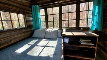1 chambre, fer et planche à repasser, draps fournis