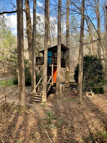 Rustic Woodland Treehouse with Fire Pit in Talking Rock, Georgia