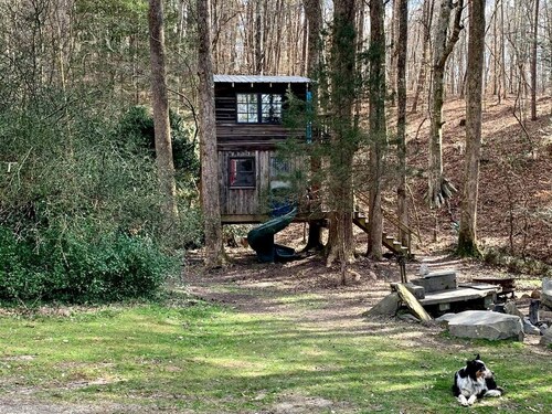 Rustic Woodland Treehouse with Fire Pit in Talking Rock, Georgia
