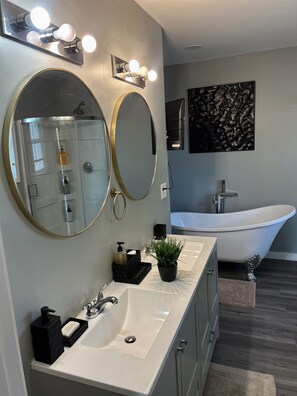 Handtücher, Seife, Toilettenpapier