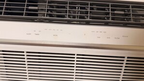 An air conditioning unit with control buttons for various settings. - Spacious 3-bedroom apartment with AC near Portland (Gresham)