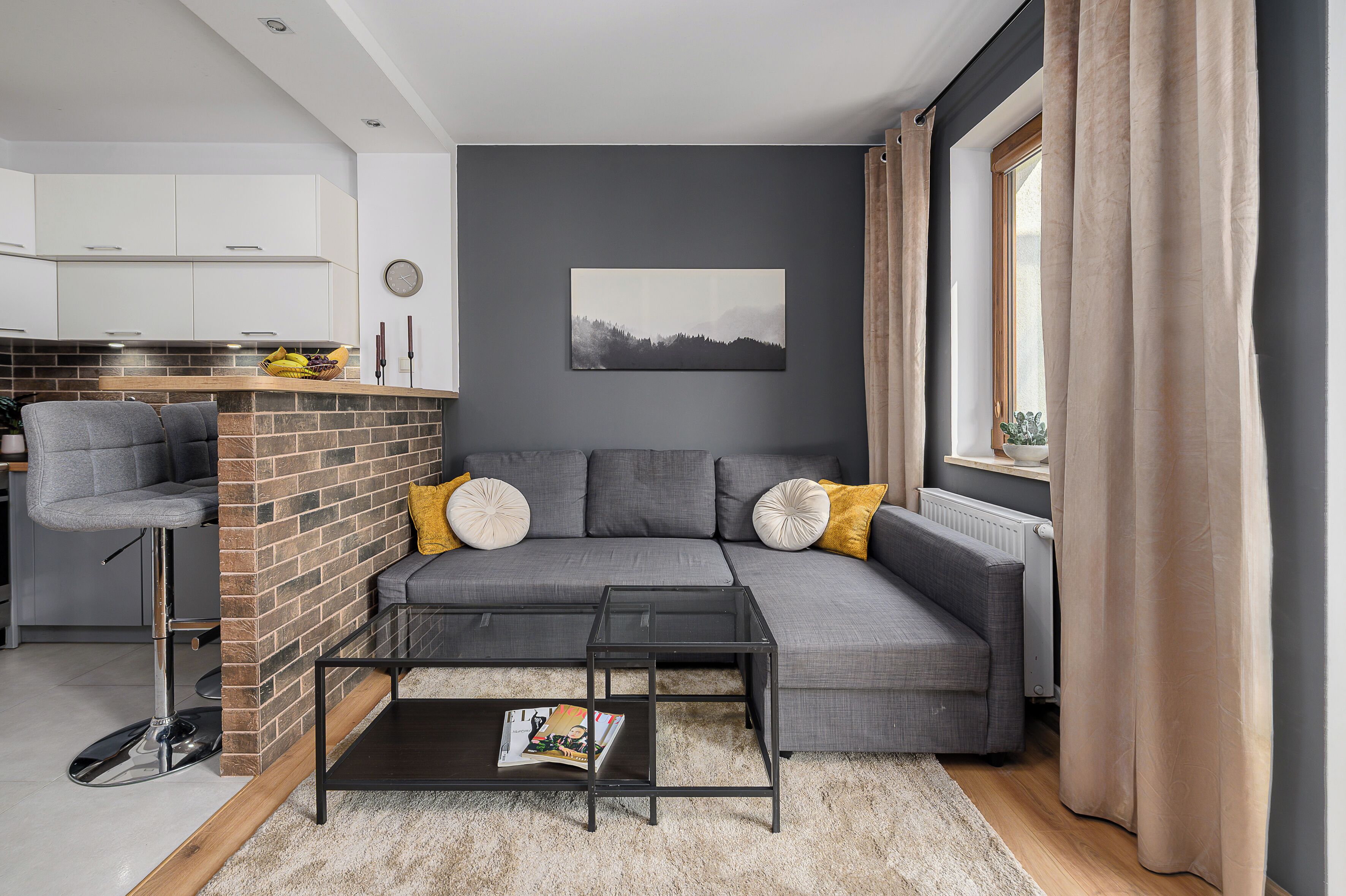 Deluxe Apartment, 2 Bedrooms, Courtyard View | Living area