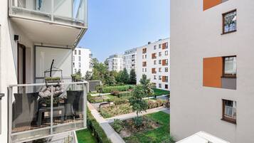 Apartamento Deluxe, 2 habitaciones, vistas al patio | Vistas del balcón