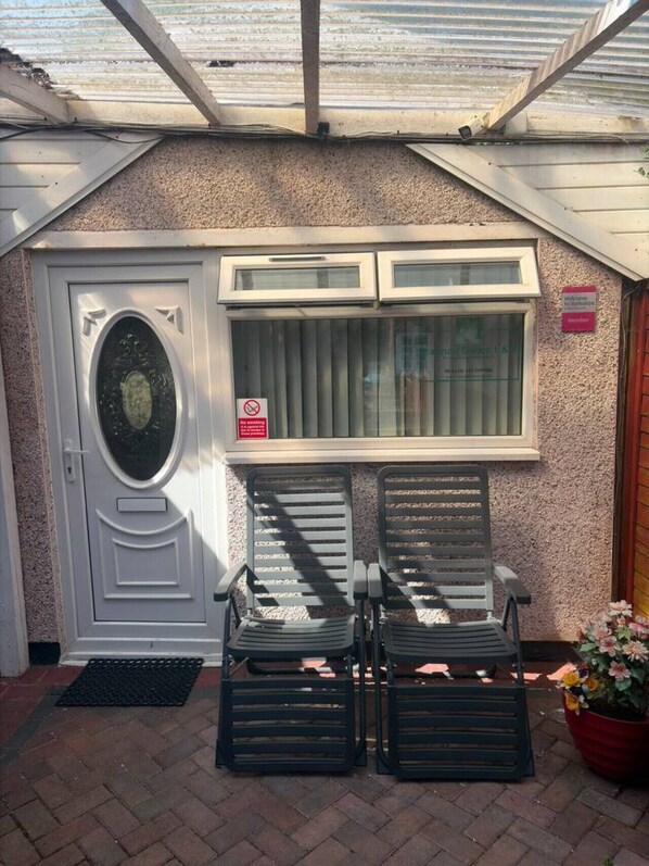 Exterior detail - Suite in LS7, Great For Contractors (West Yorkshire)