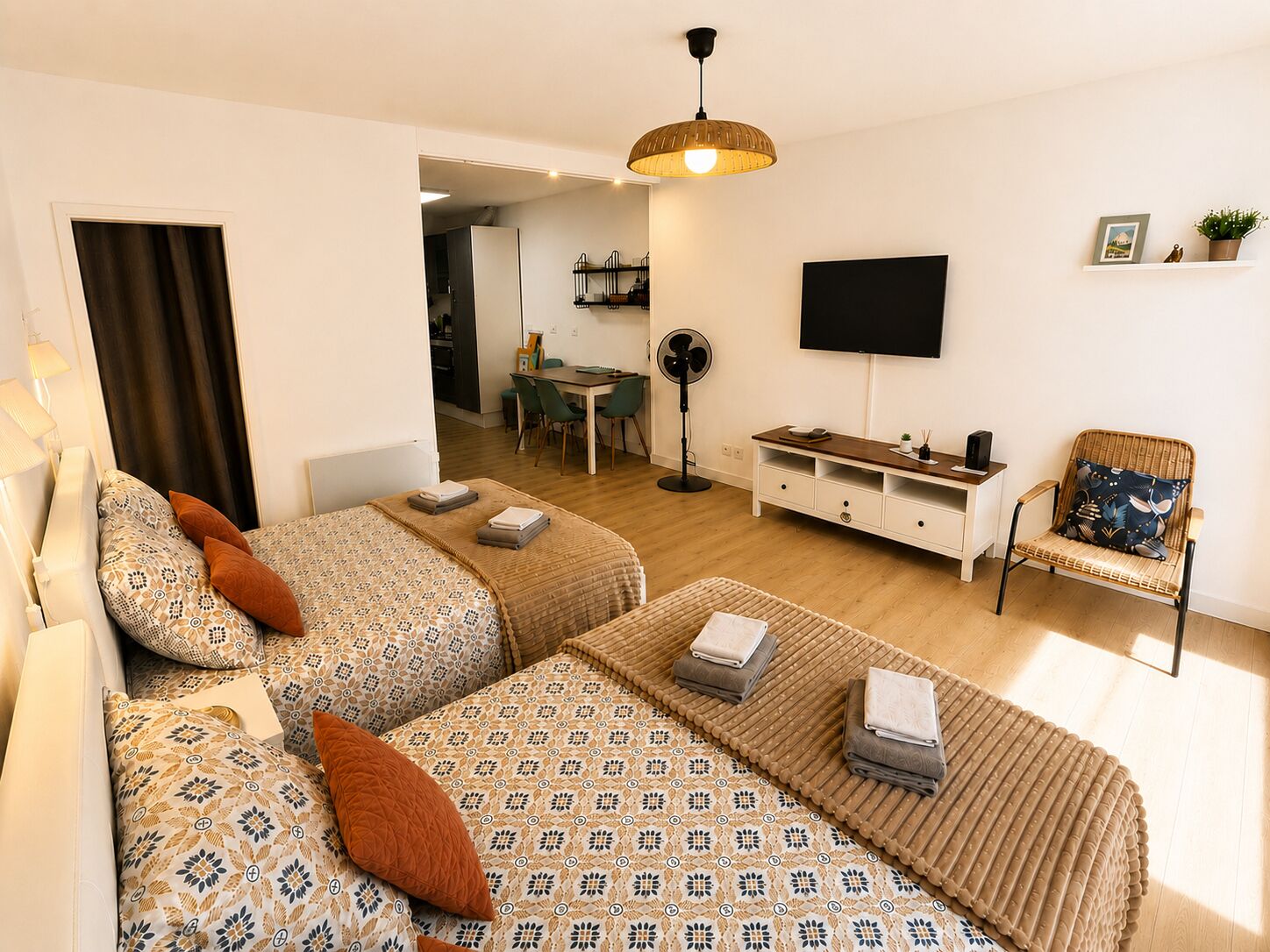 1 slaapkamer, een strijkplank/strijkijzer, reisbedje, gratis wifi