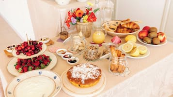 Free daily buffet breakfast