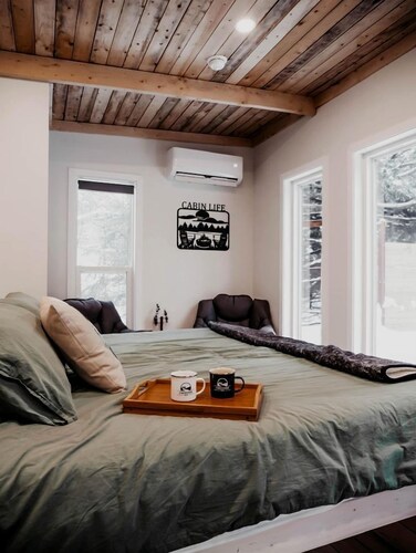 Beautiful Mirror Cabins Featuring a Private Cedar Hot Tub Nestled in the Forests of Cocagne, Canada